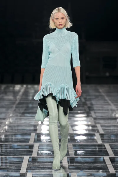 Look 18